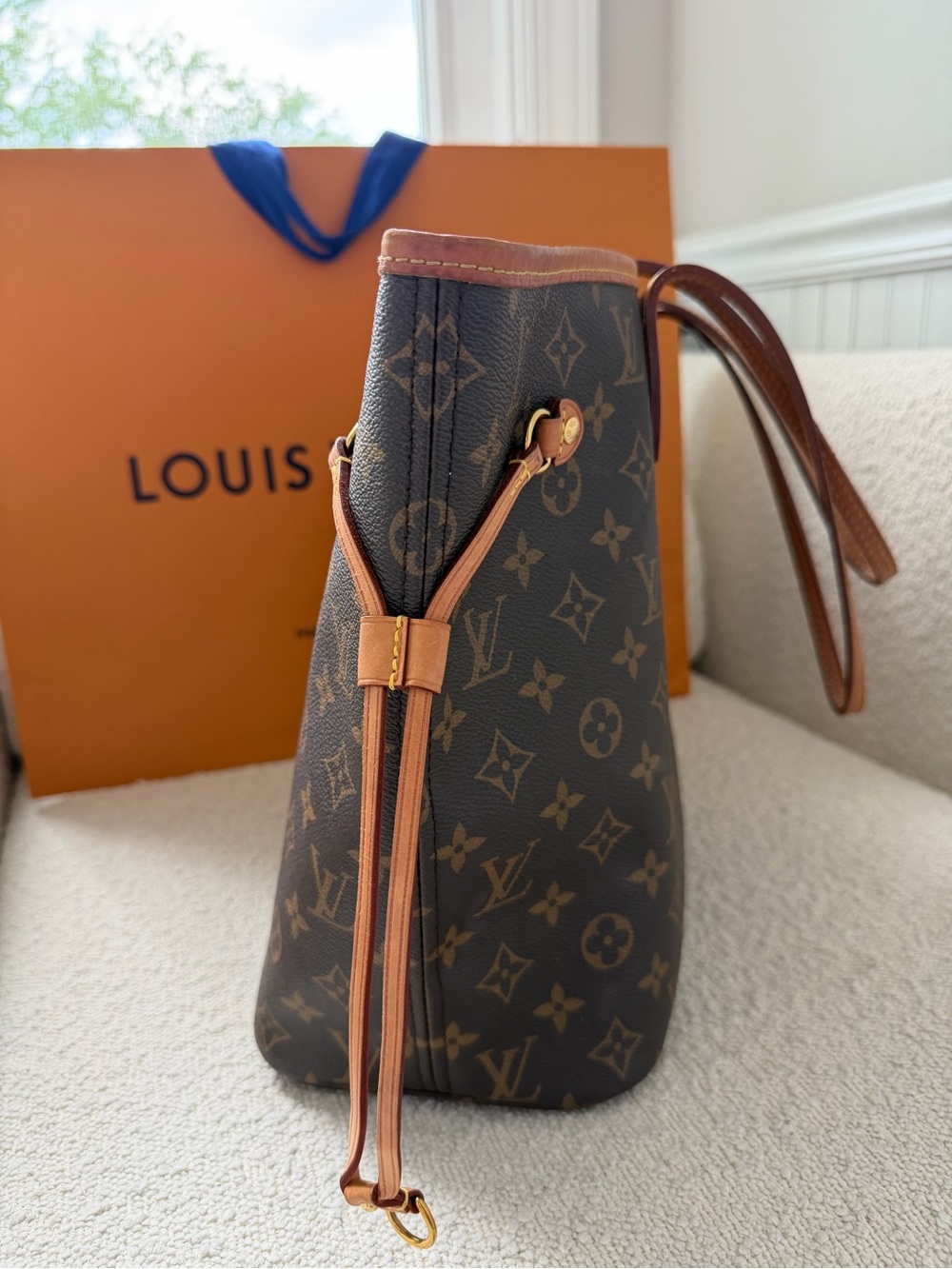 Authentic Louis Vuitton Neverfull MM Monogram Tote - Picture 5 of 14